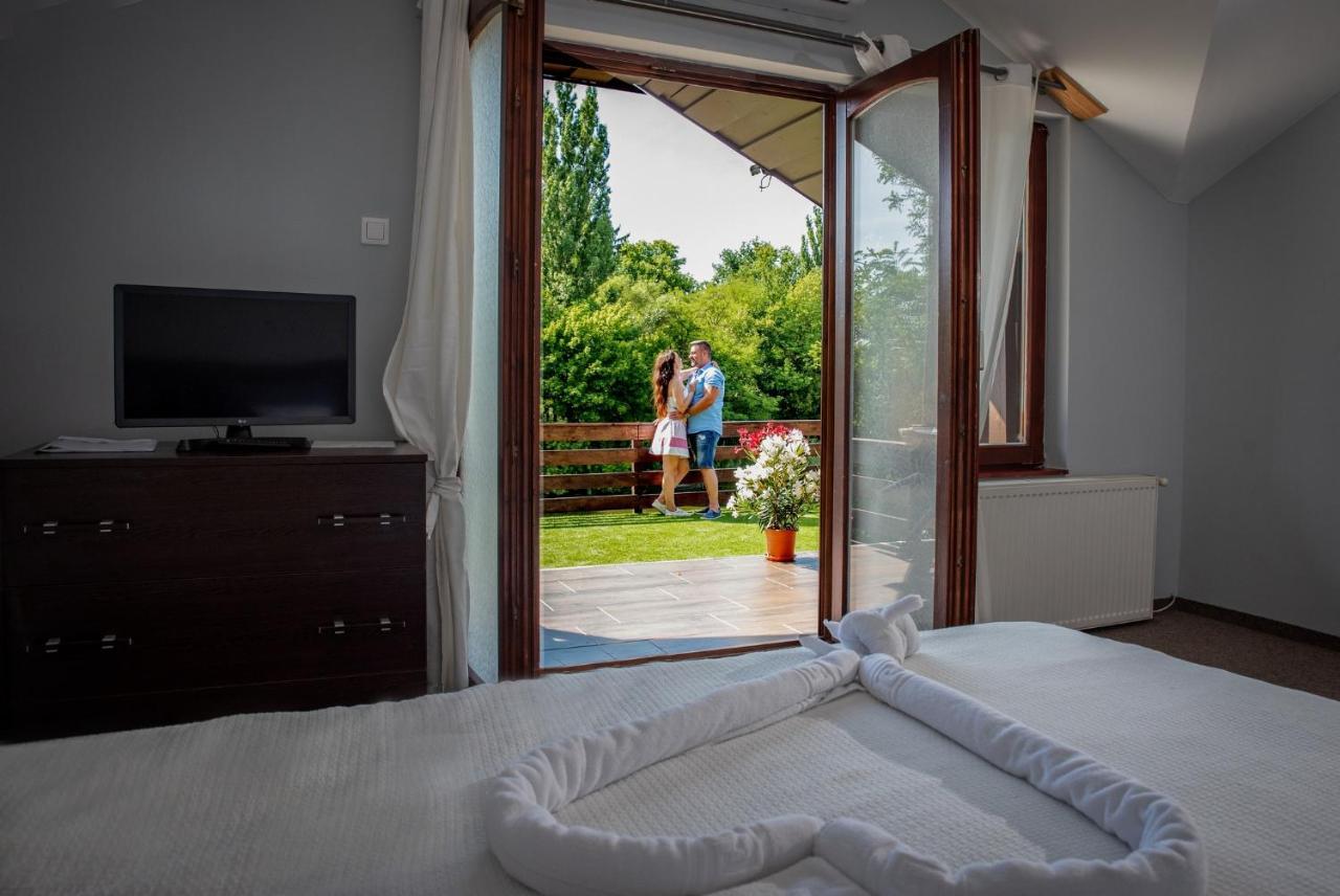 Eden Lounge Restaurant & Pension Veresegyház Екстериор снимка