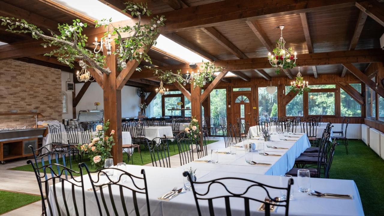 Eden Lounge Restaurant & Pension Veresegyház Екстериор снимка