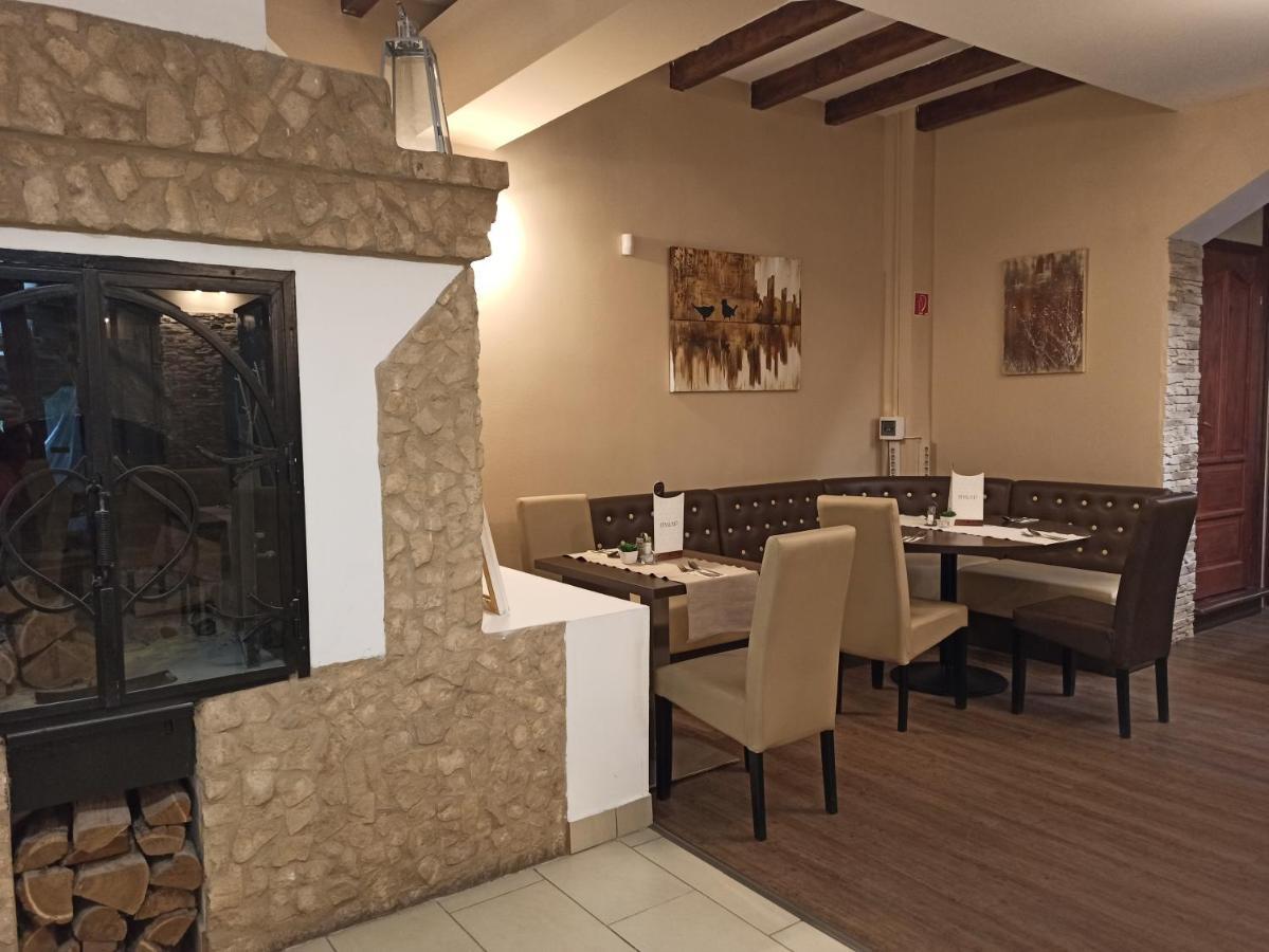 Eden Lounge Restaurant & Pension Veresegyház Екстериор снимка